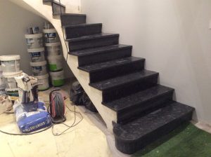 Revêtement escalier granit gris
